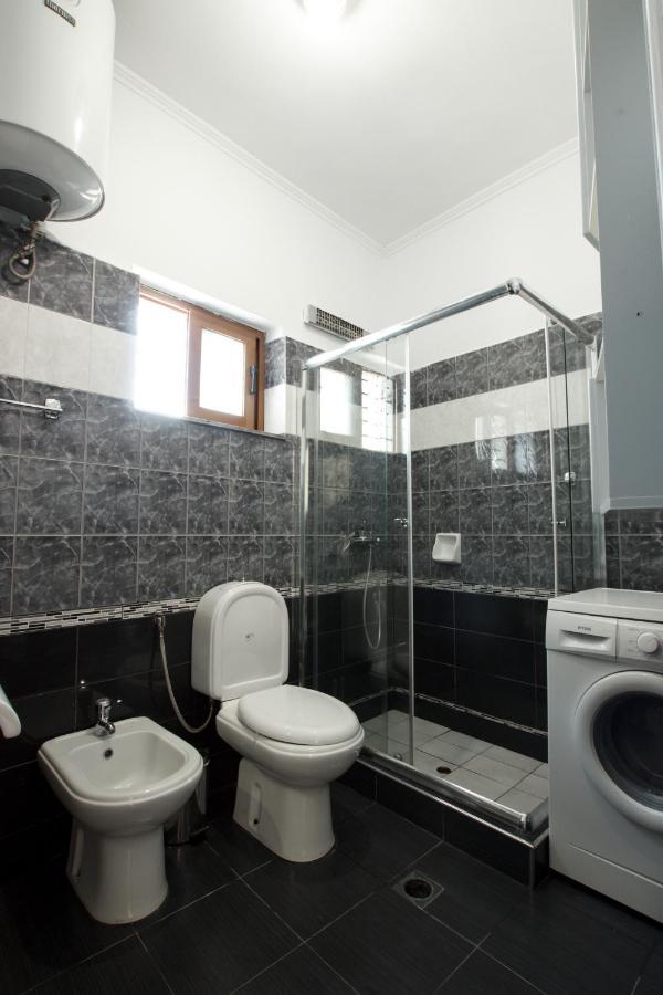 Emblematic House Apartment 2 Gjirokastër 객실 사진